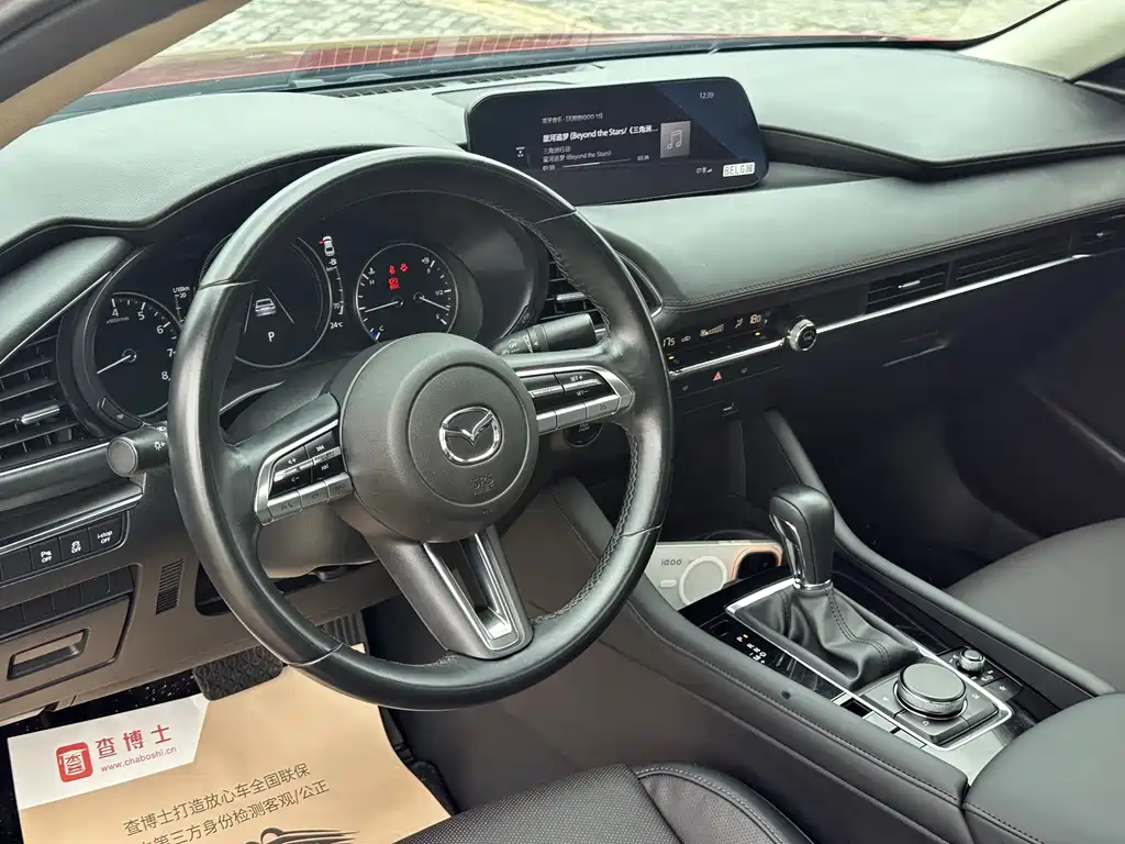 Mazda 3 Axela 2019 — фото 16