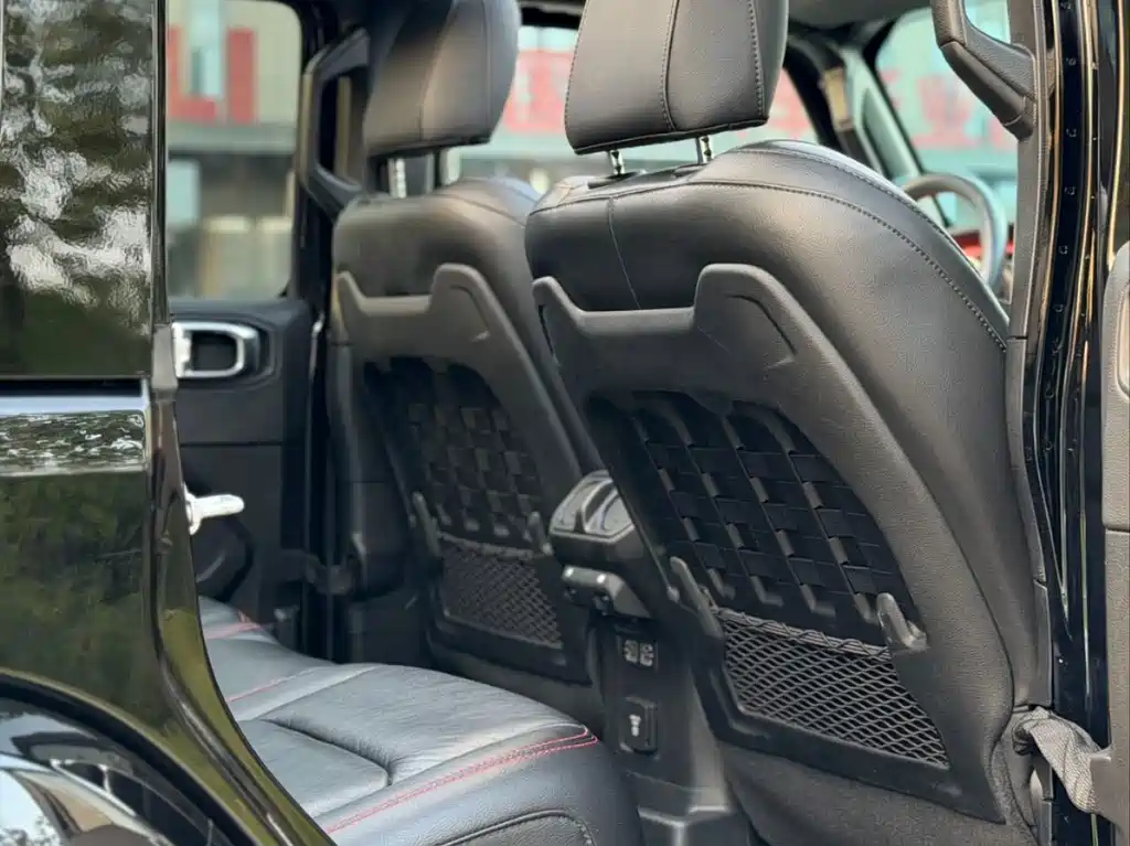 Jeep Wrangler 2023 — фото 13