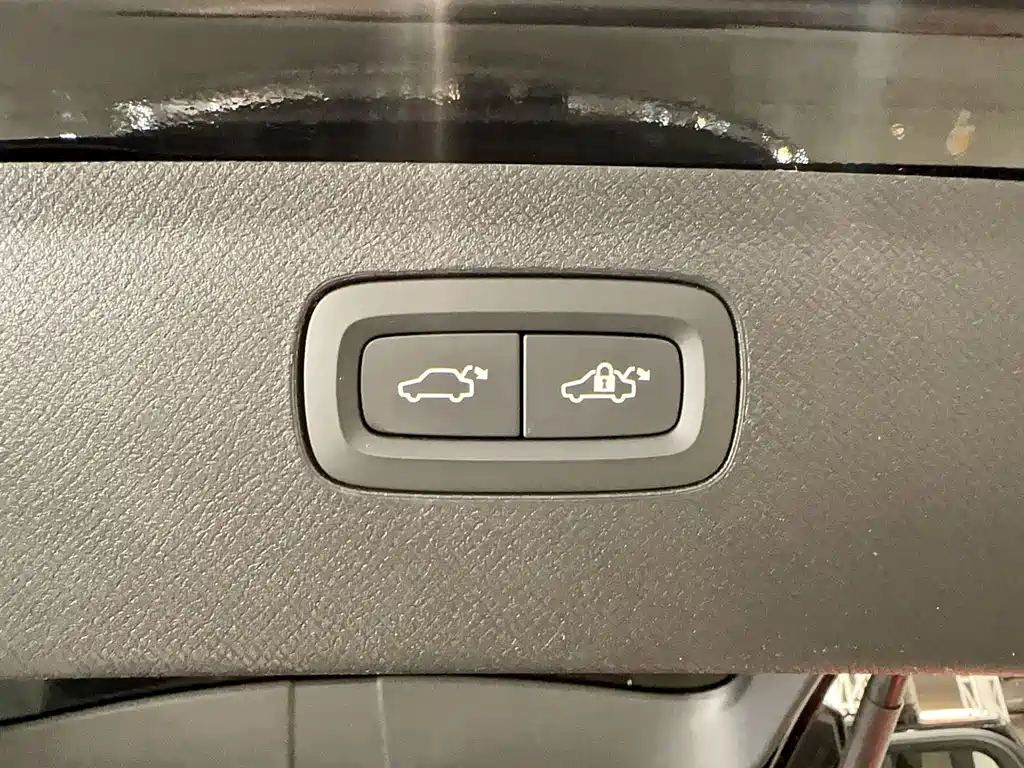 Volvo XC90 2021 — фото 24