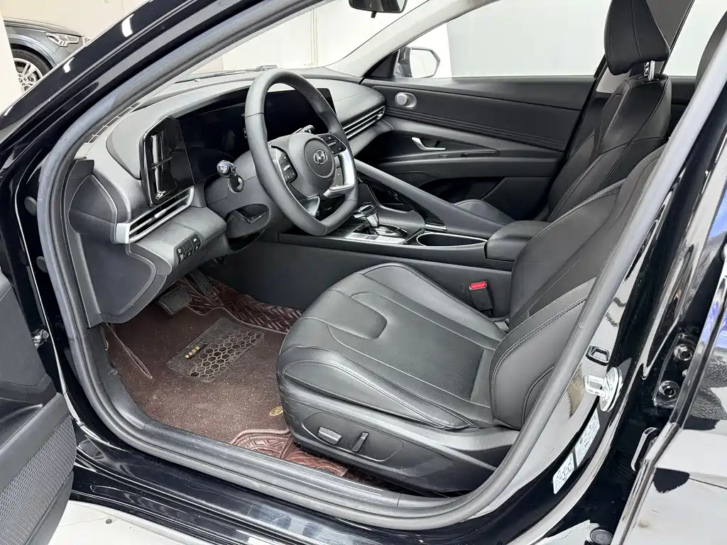 Hyundai Elantra 2022 — фото 15