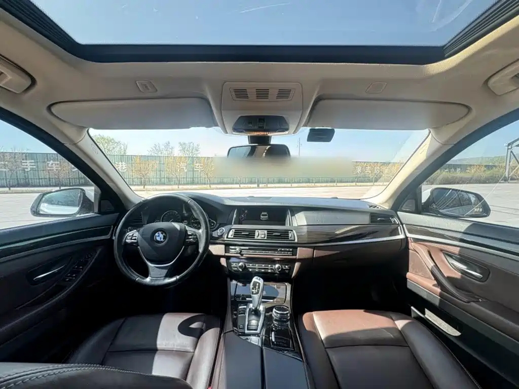 BMW 5 Series 2016 — фото 15