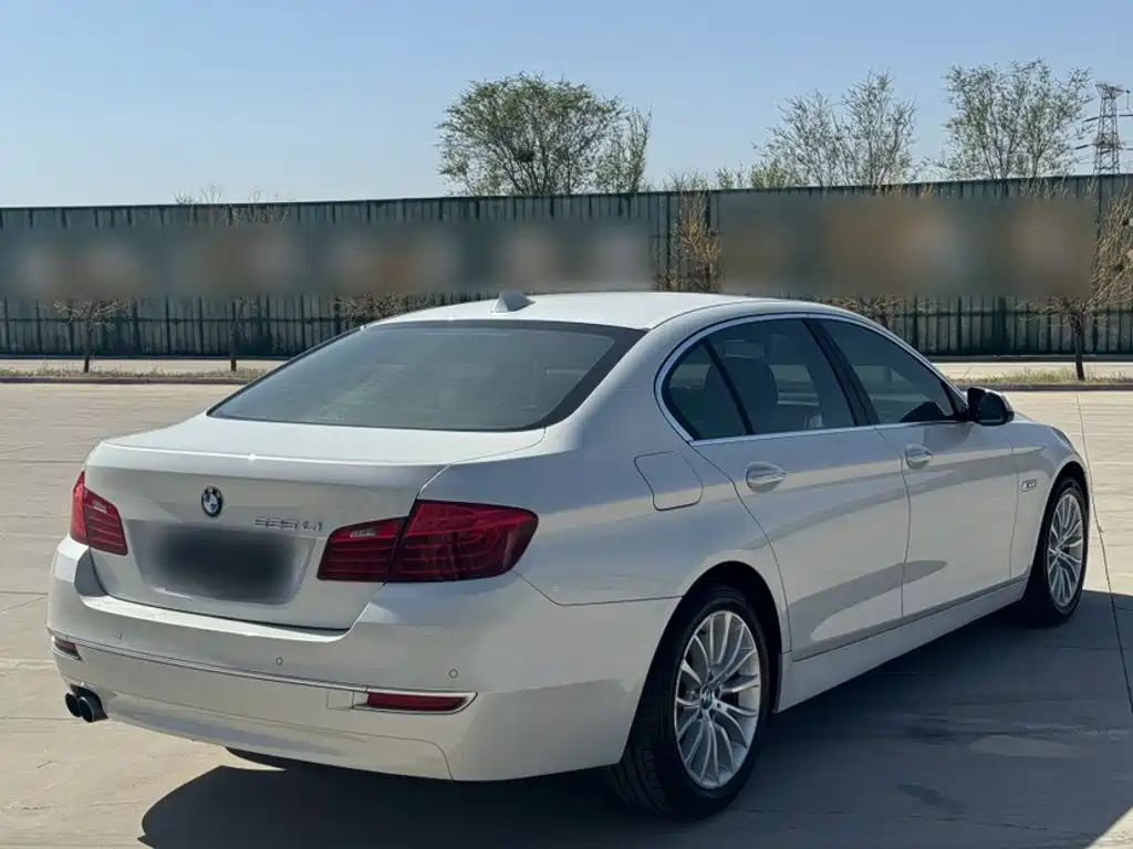 BMW 5 Series 2016 — фото 12