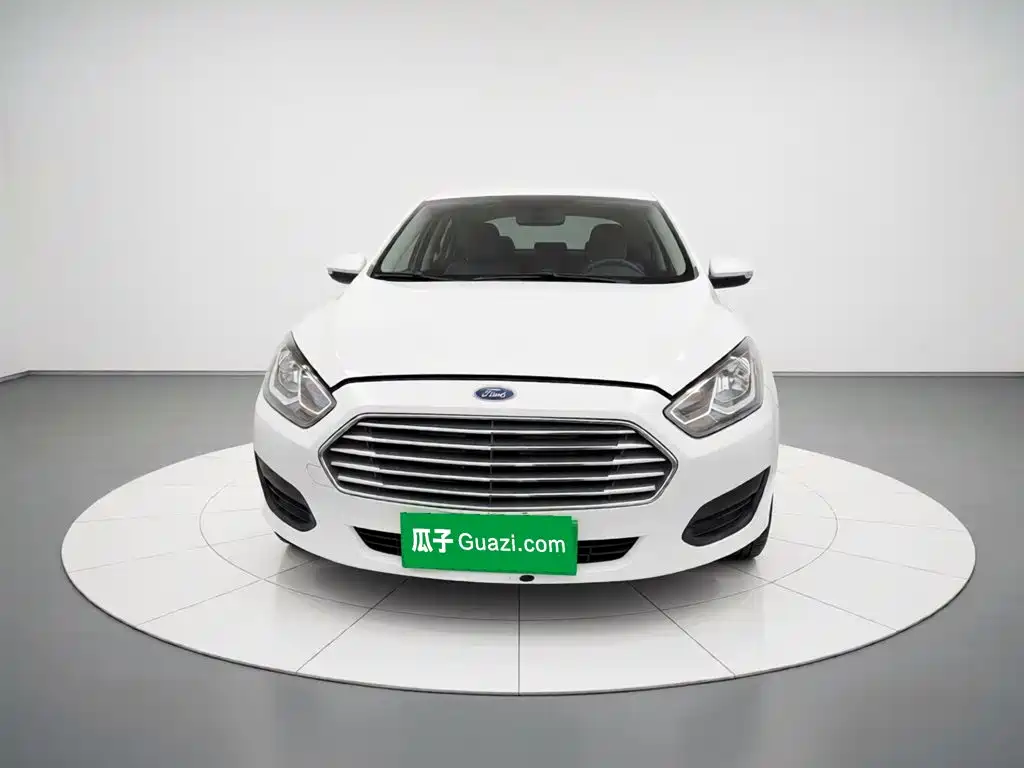 Ford Escort 2017 — фото 13