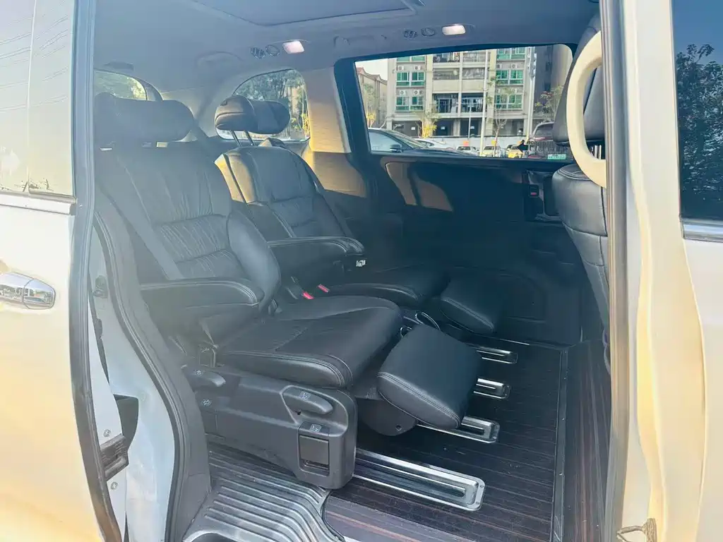Honda Odyssey 2018 — фото 10