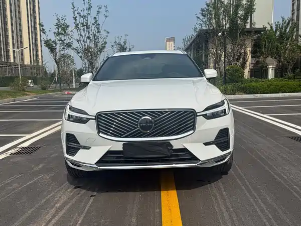 Volvo XC60 2025