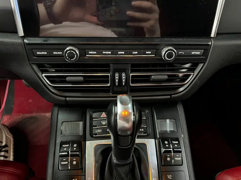 Porsche Macan 2020 — фото 11