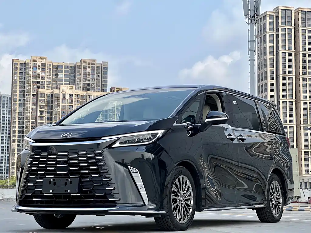 Lexus LM 2025 — фото 1