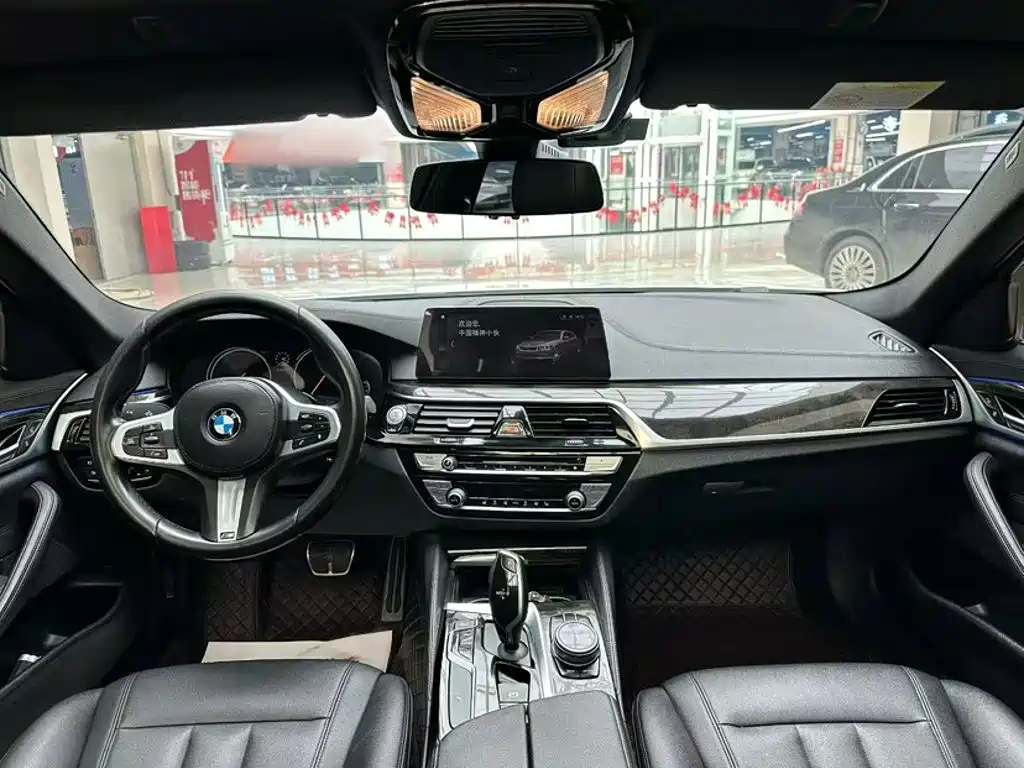 BMW 5 Series 2018 — фото 22