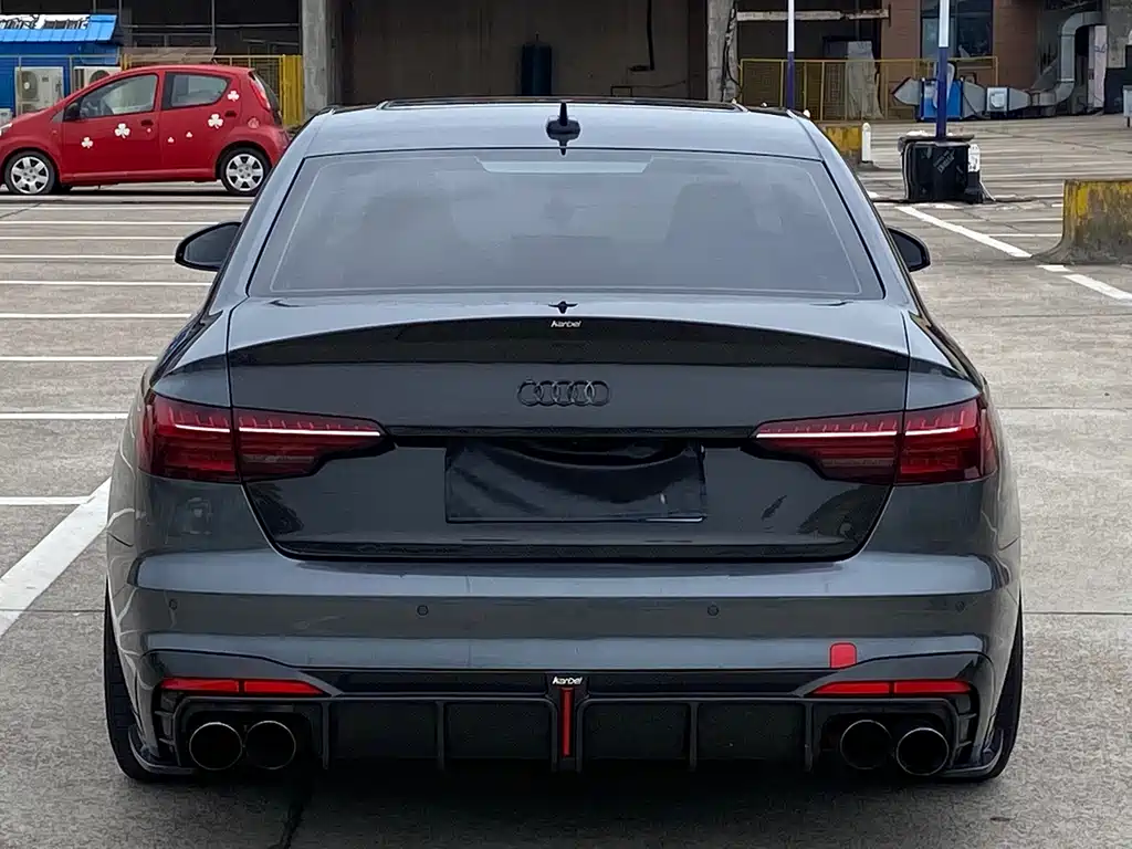 Audi A4L 2022 — фото 6