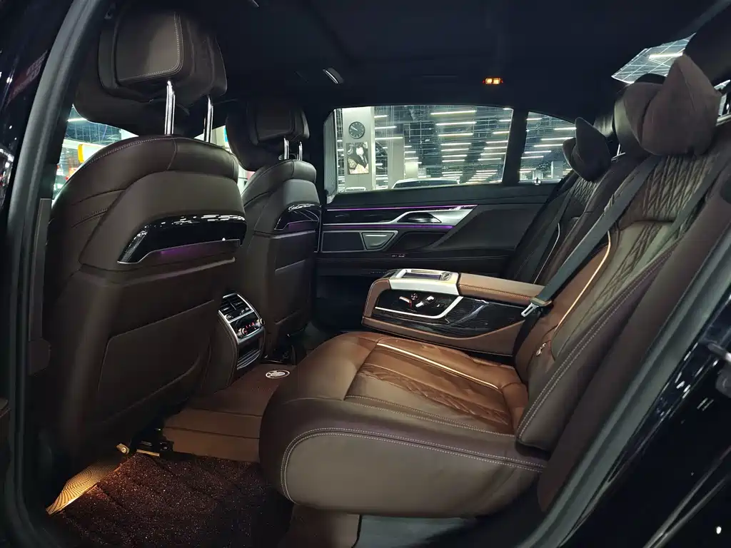 BMW 7 Series 2021 — фото 10