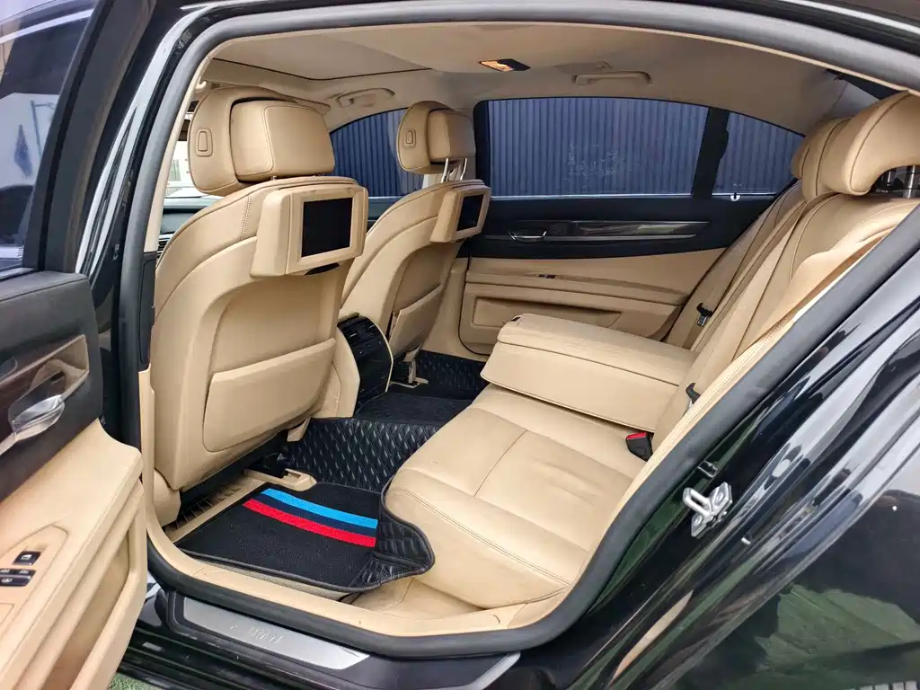 BMW 7 Series 2009 — фото 10