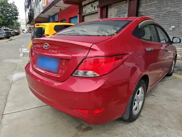 Hyundai Accent 2015
