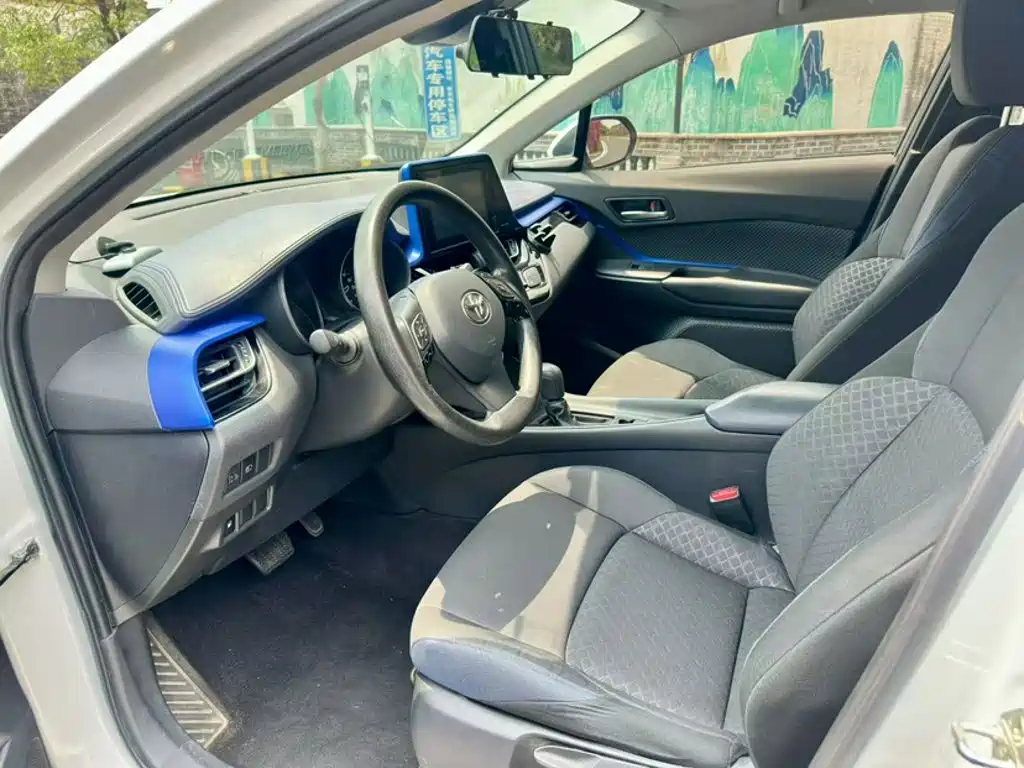 Toyota C-HR 2022 — фото 21