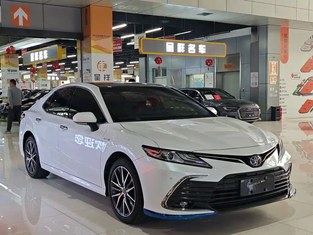 Toyota Camry 2022 — фото 3