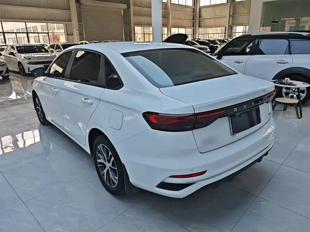 Geely Emgrand 2024
