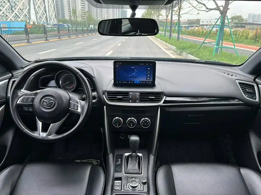 Mazda CX-4 2017 — фото 12