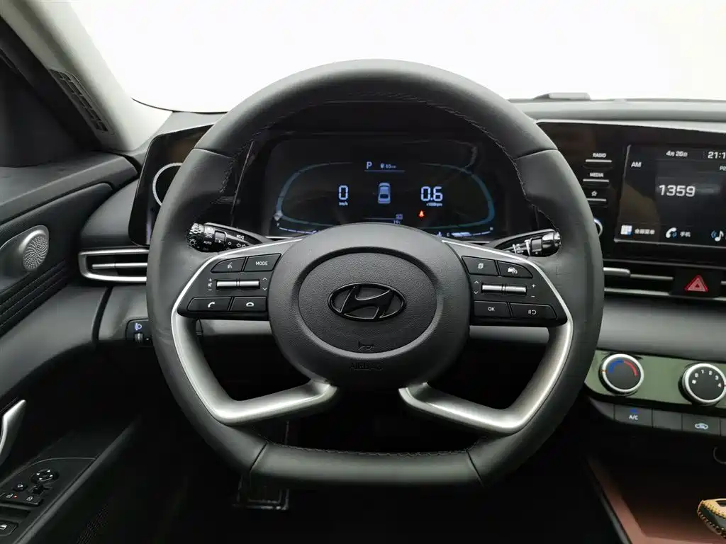 Hyundai Elantra 2024 — фото 11