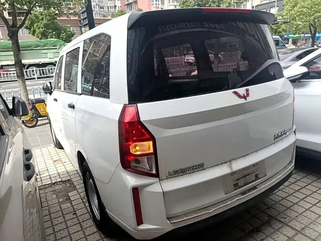 Wuling Hongguang PLUS 2023