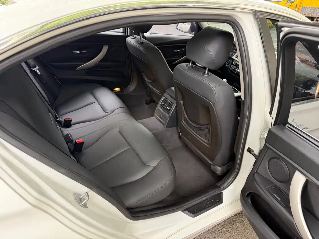 BMW 3 Series 2015 — фото 15