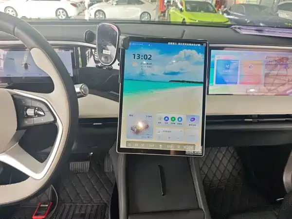Geely Galaxy L7 2024