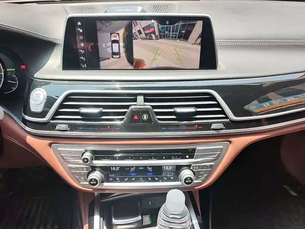 BMW 7 Series 2019 — фото 13