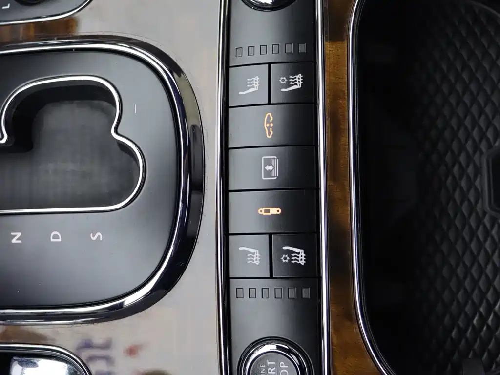 Bentley Flying Spur 2018 — фото 24