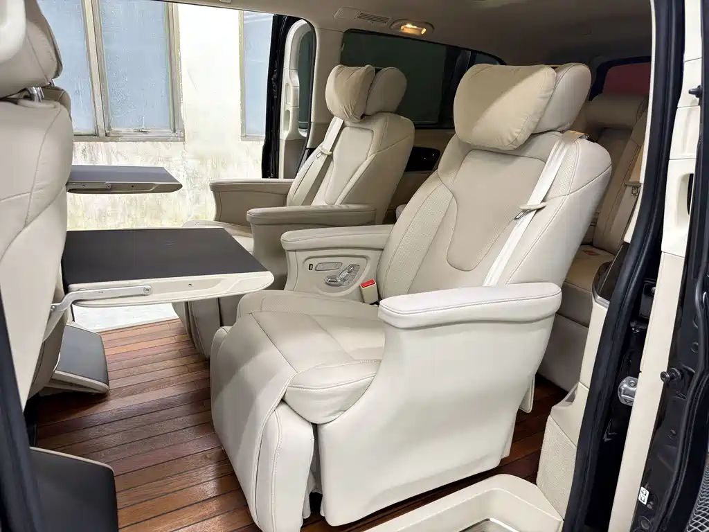 Mercedes-Benz V-Class 2019 — фото 14