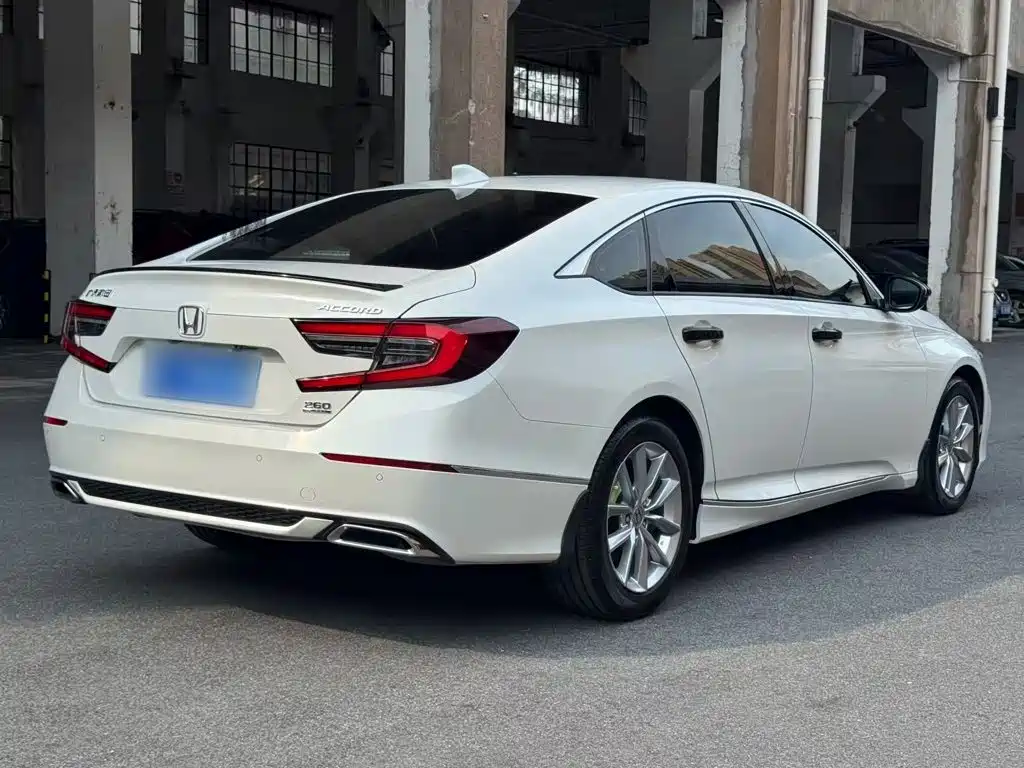 Honda Accord 2022 — фото 15
