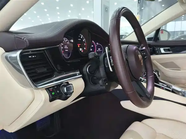 Porsche Panamera 2021
