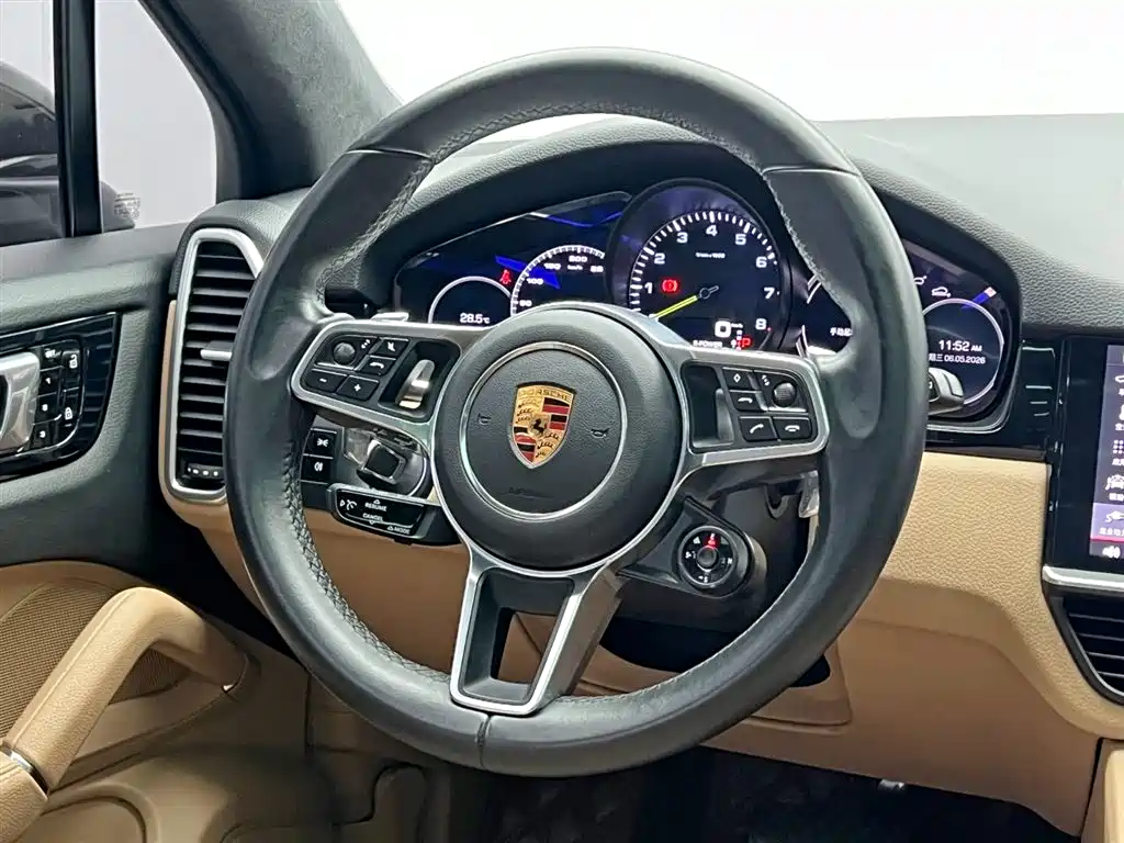 Porsche Cayenne Hybrid 2019 — фото 24