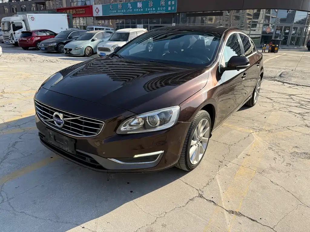 Volvo S60 2016 — фото 1