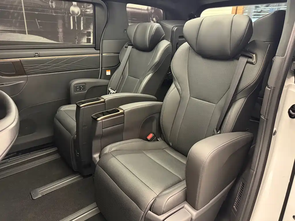 Toyota Alphard 2025 — фото 10