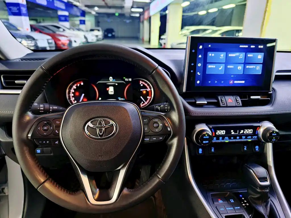 Toyota RAV4 2022 — фото 16