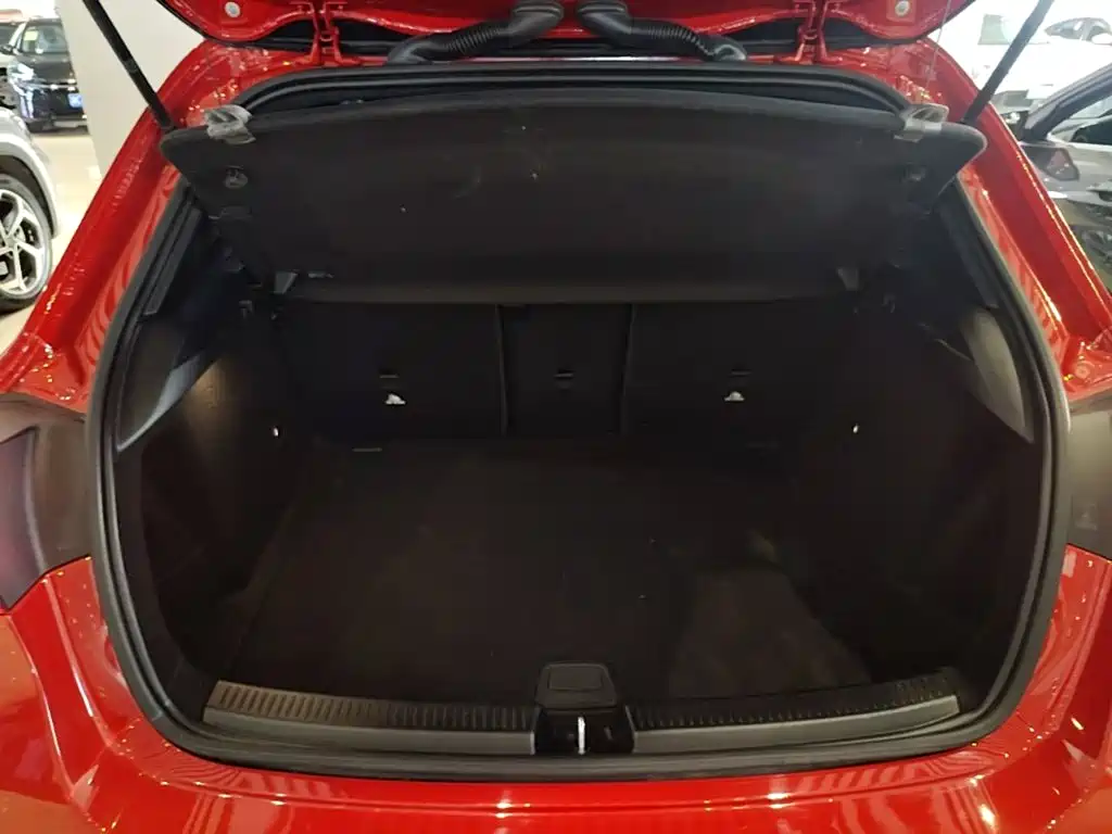 Mercedes-Benz A-Class 2019 — фото 19