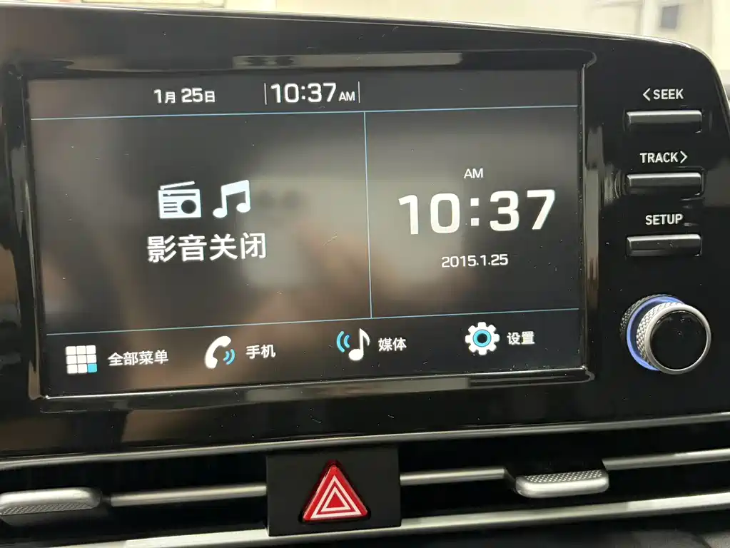 Hyundai Elantra 2023 — фото 12