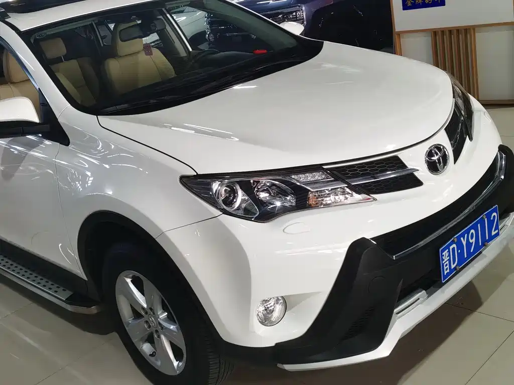 Toyota RAV4 2015 — фото 2