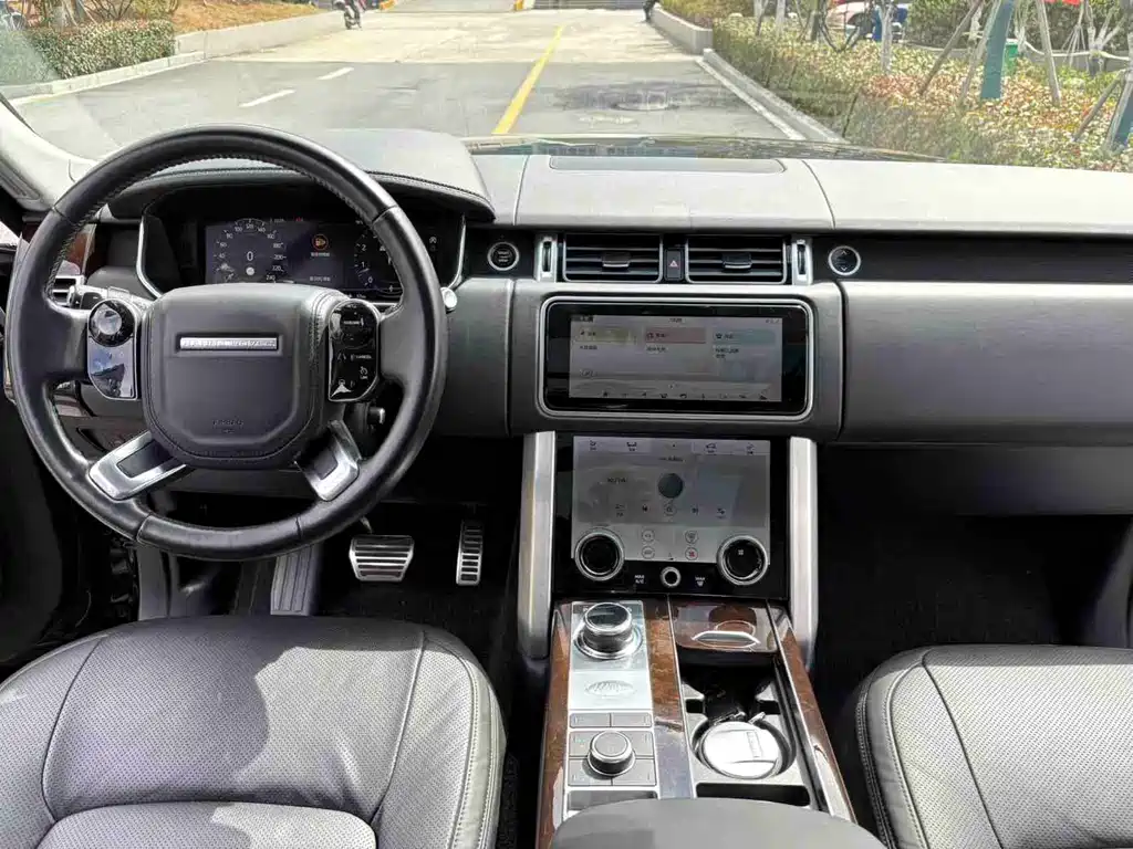 Land Rover Range Rover 2021 — фото 18