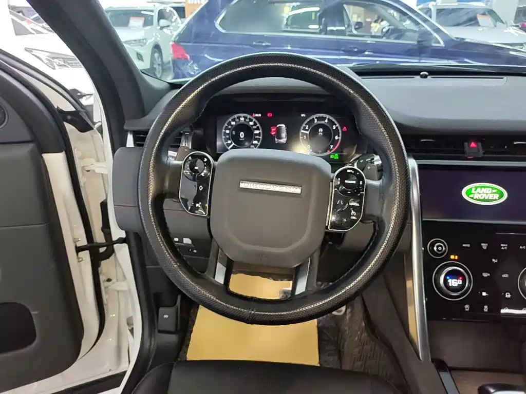 Land Rover Discovery Sport 2021 — фото 11