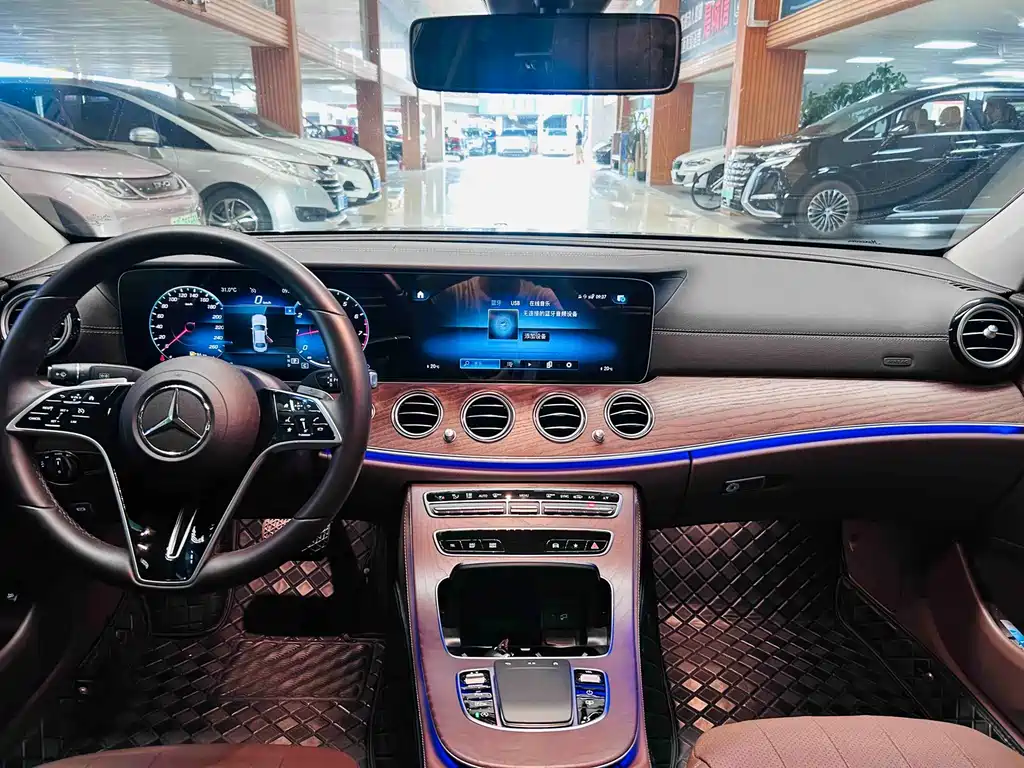 Mercedes-Benz E-Class 2022 — фото 14