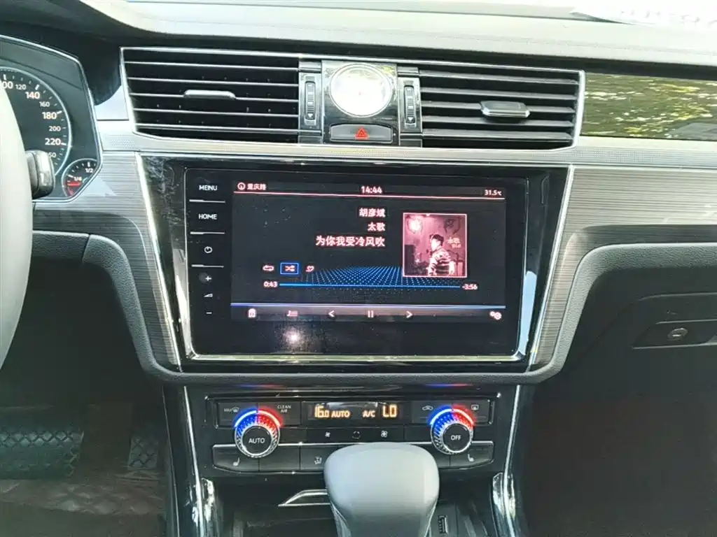 Volkswagen Phideon 2018 — фото 13