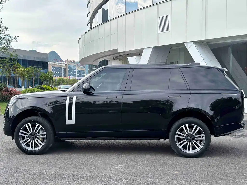 Land Rover Range Rover 2023 — фото 11