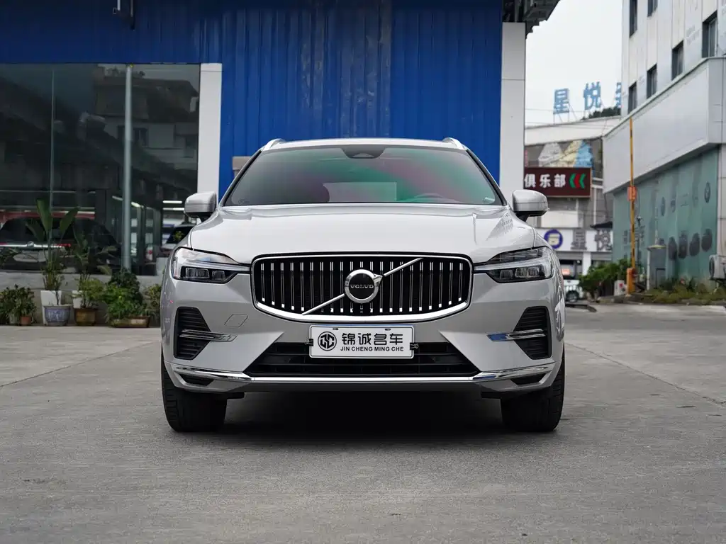Volvo XC60 2022 — фото 2