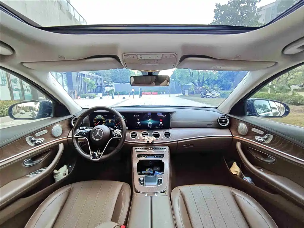 Mercedes-Benz E-Class 2023 — фото 11
