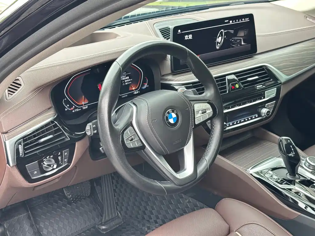 BMW 5 Series 2022 — фото 9