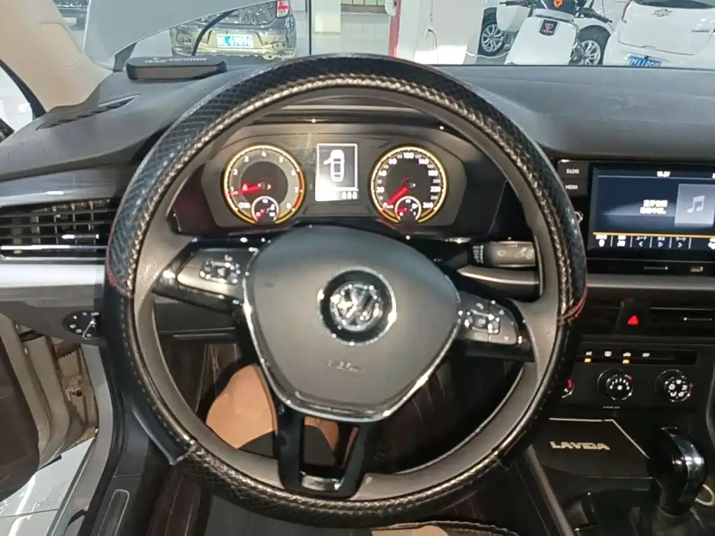 Volkswagen Lavida 2018 — фото 11