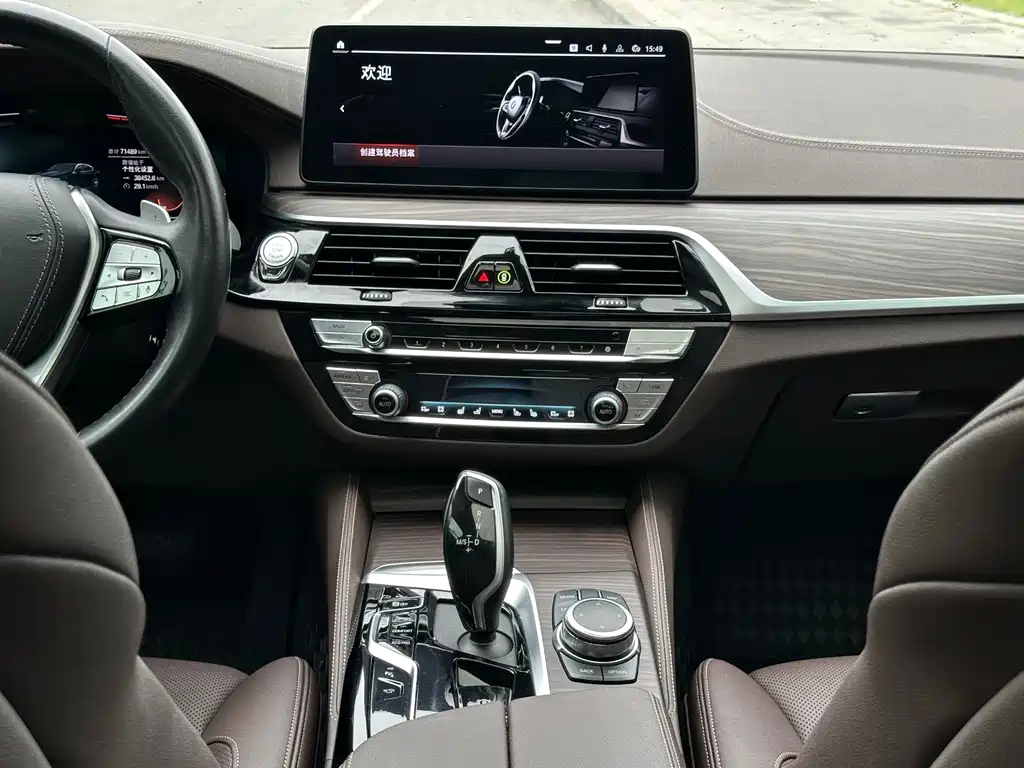 BMW 5 Series 2022 — фото 17