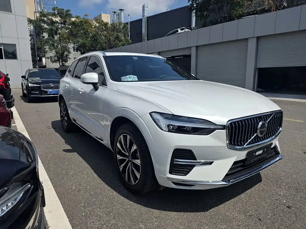 Volvo XC60 2022 — фото 2