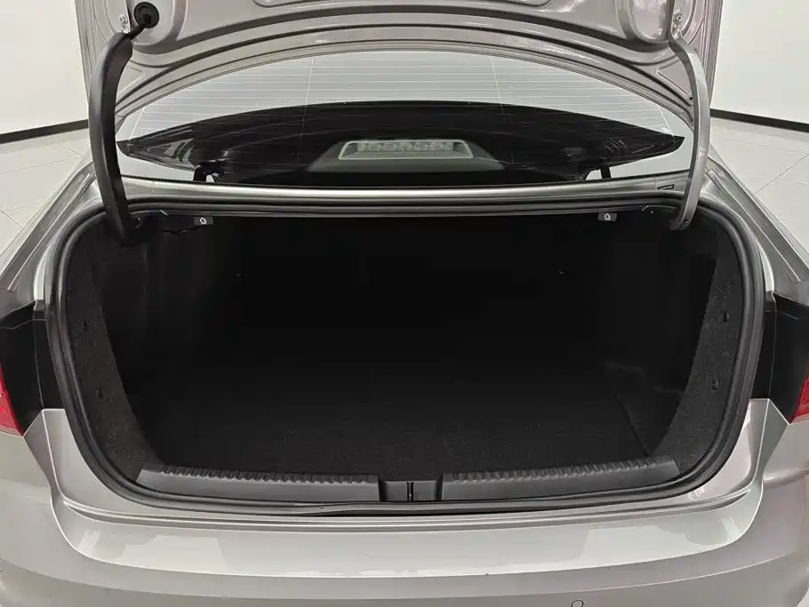 Volkswagen Sagitar 2018