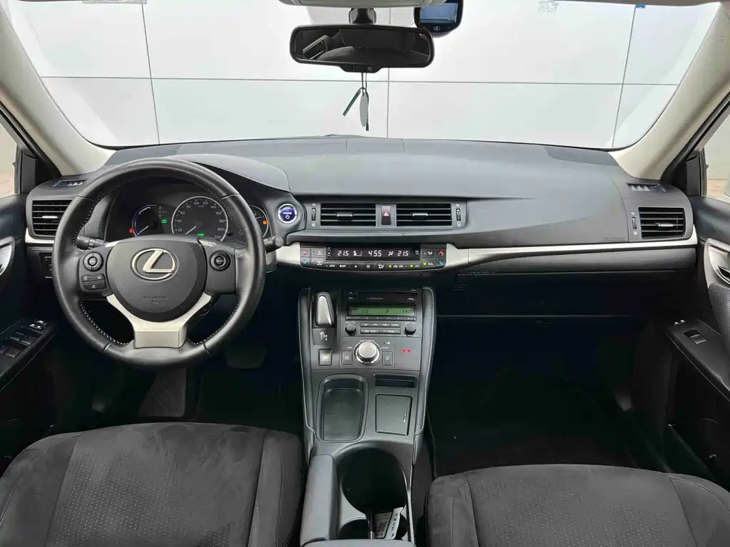 Lexus CT 2017 — фото 10