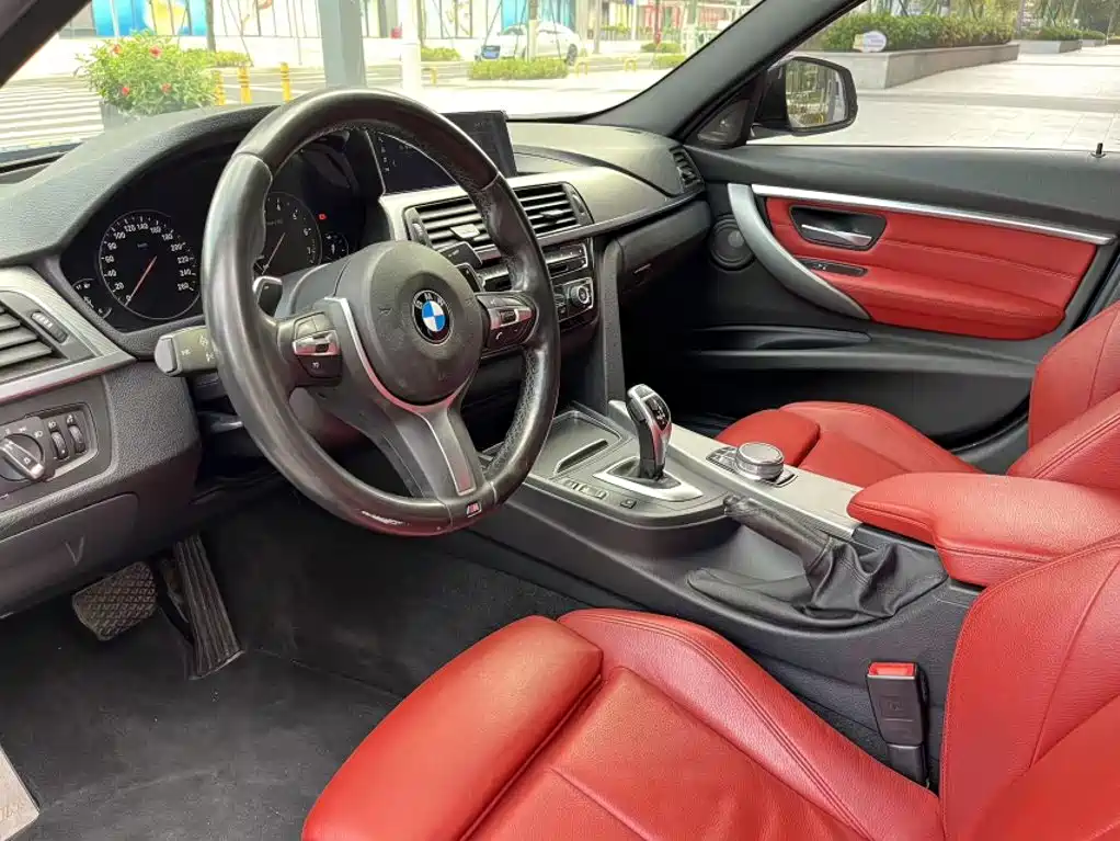 BMW 3 Series 2018 — фото 17